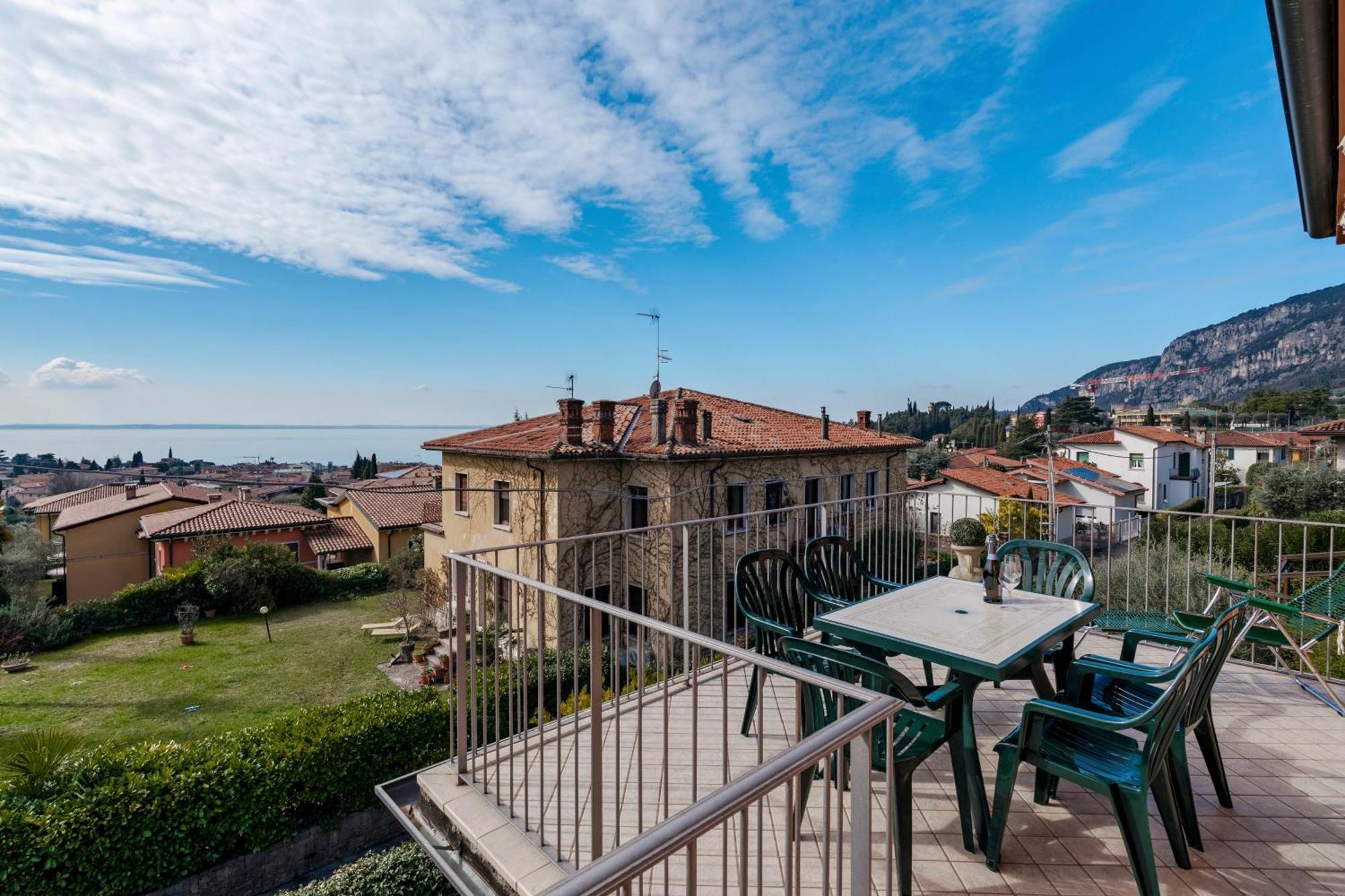 Апартаменты Terrazza Di Garda - Regarda Travel Экстерьер фото