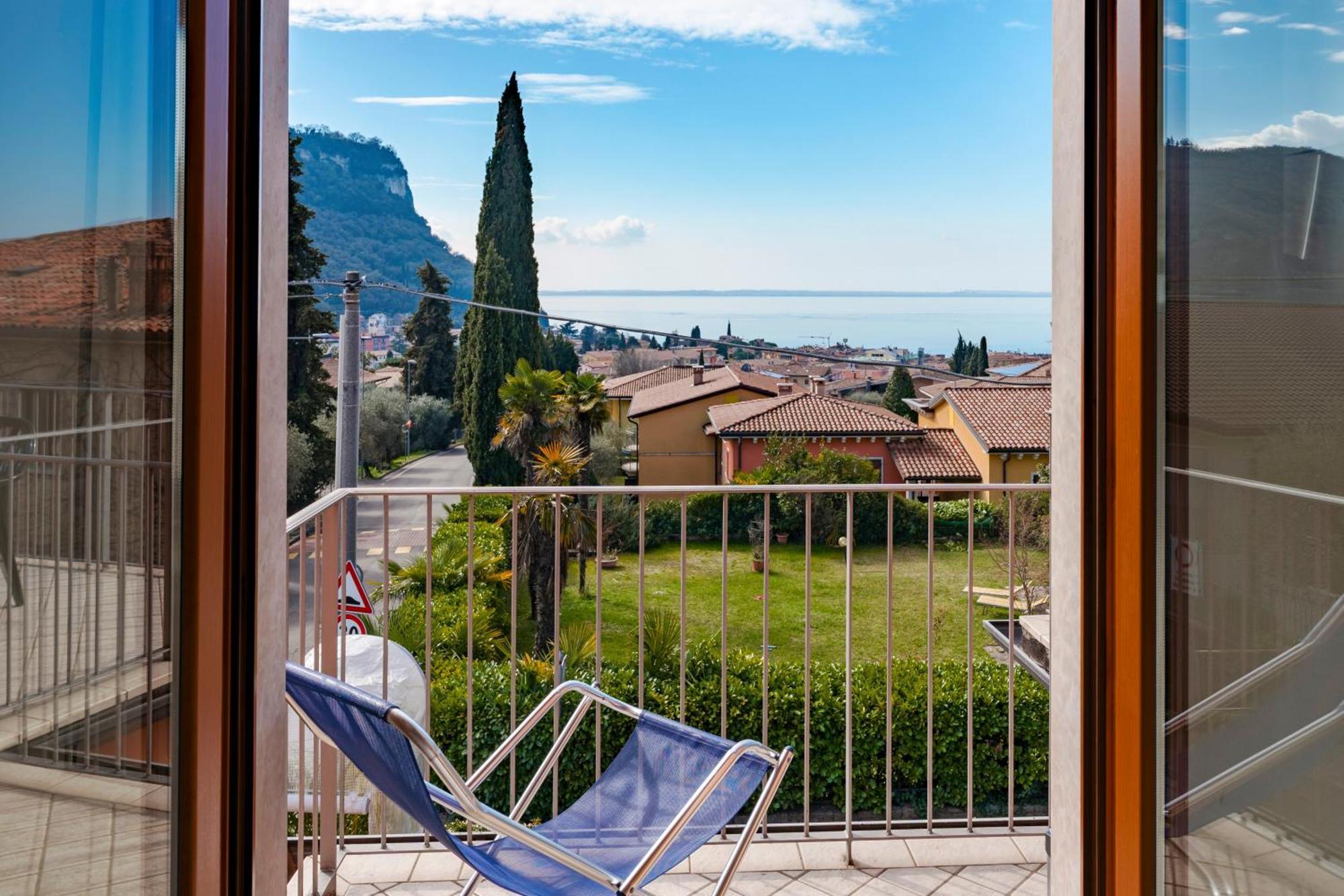 Апартаменты Terrazza Di Garda - Regarda Travel Экстерьер фото