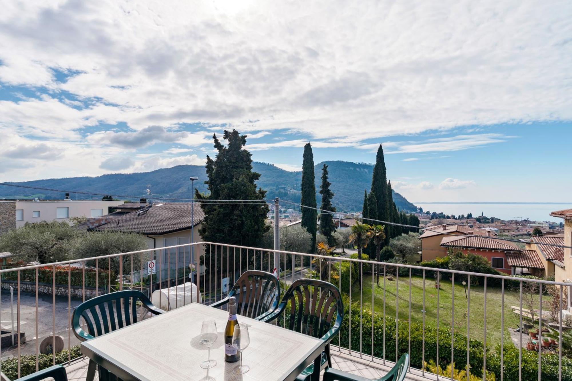 Апартаменты Terrazza Di Garda - Regarda Travel Экстерьер фото