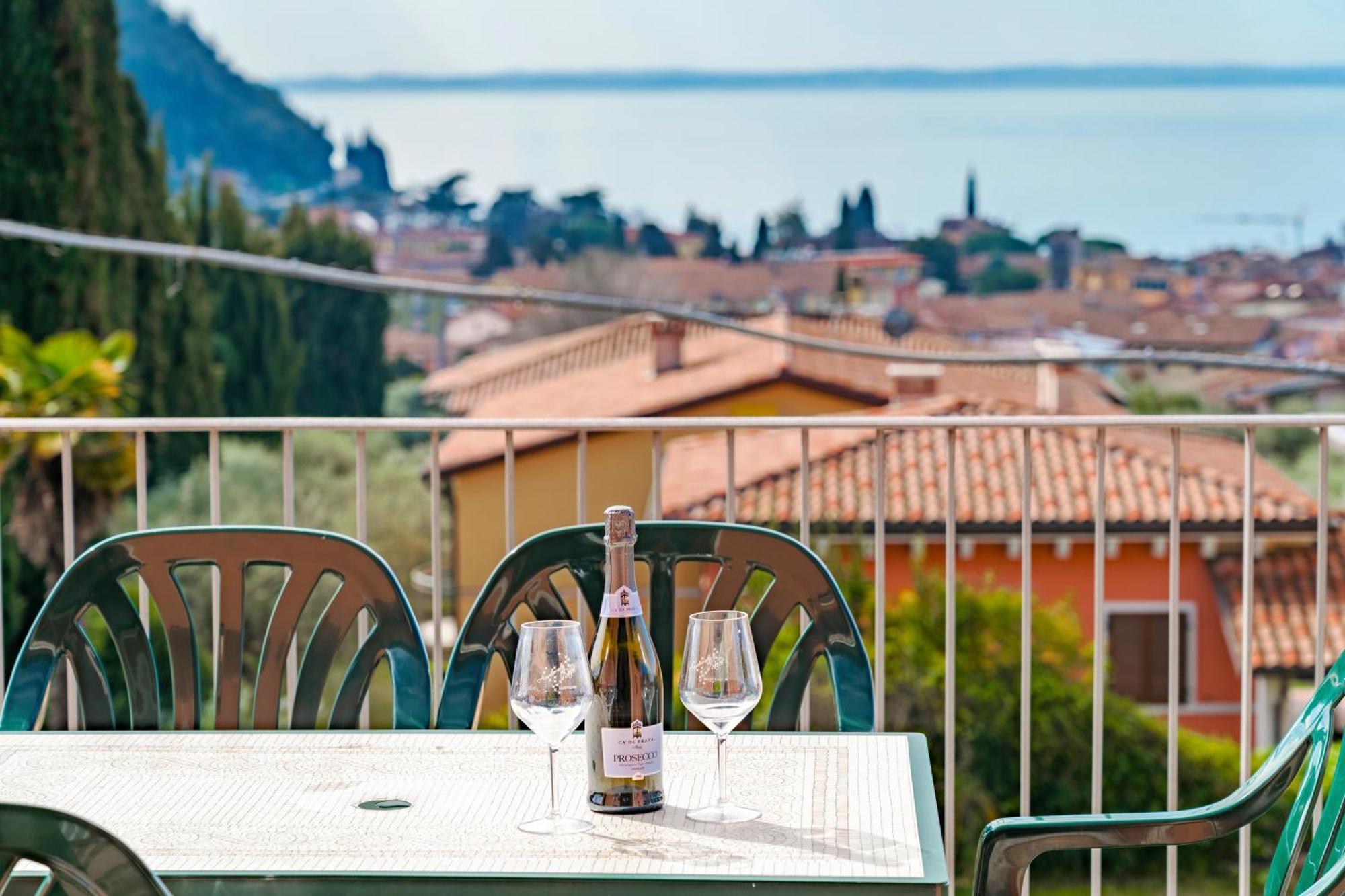 Апартаменты Terrazza Di Garda - Regarda Travel Экстерьер фото